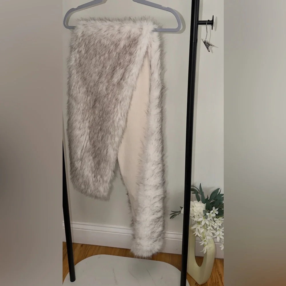 Luxurious Ivory Gray Faux Fur Vest Wrap Plush Cozy Layering Piece | OS | NWOT